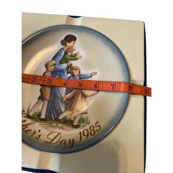 Schmid Hummel Mothers Day1985 A Mothers Journey Decorative Wall Hanging Plate - Picture 7 of 8